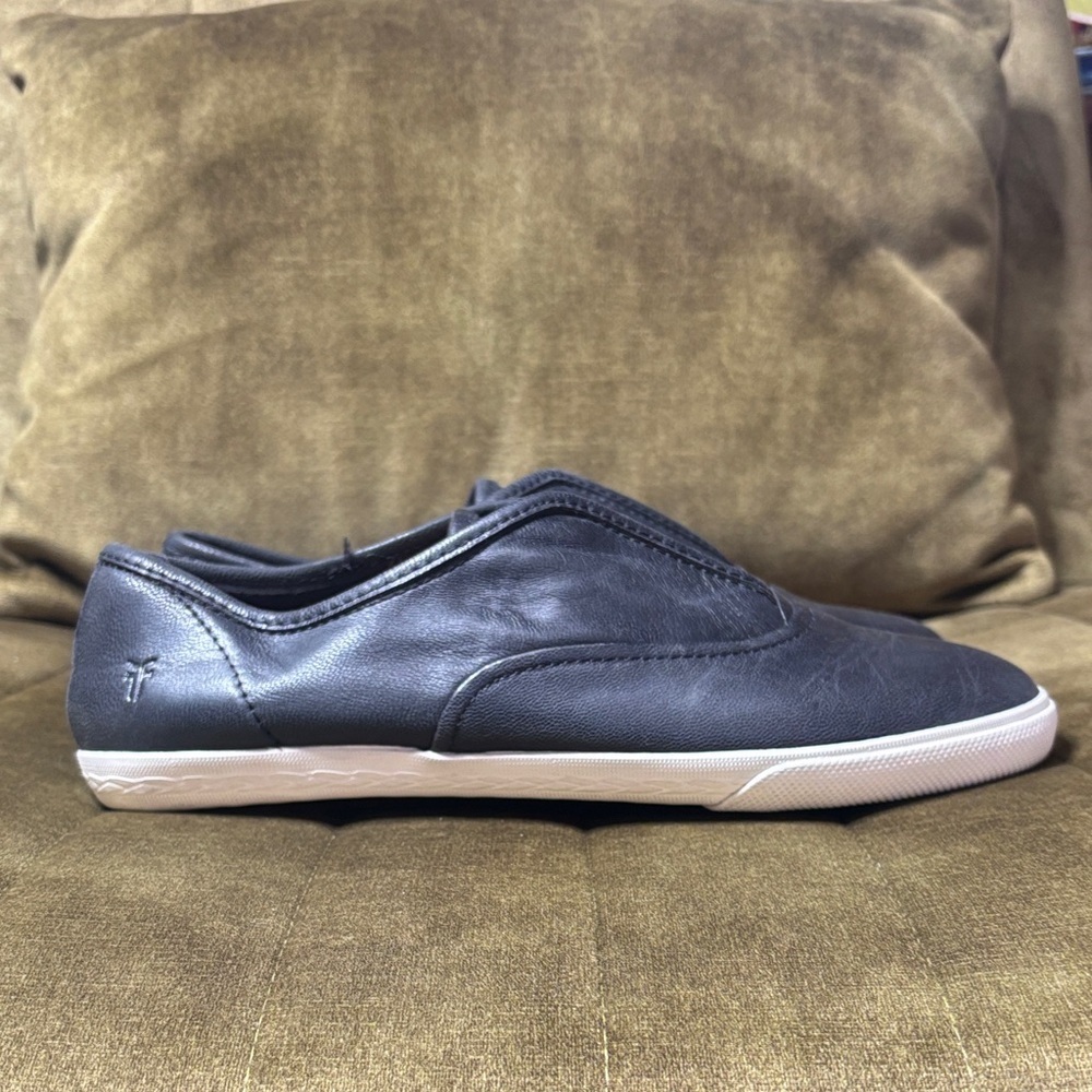 Frye Mindy Slip-On black Leather Sneaker flats size 8